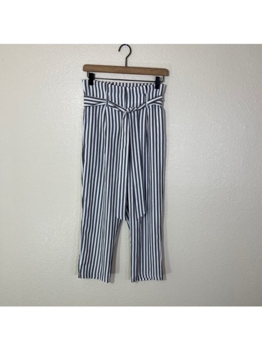 Venti6 White Gray Striped Cropped Belted Pants Size Small S